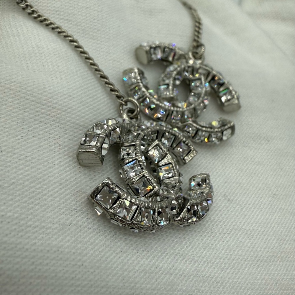 ❌SOLD❌Authentic Chanel silver princess square crystal large CC dangle earrings - Picture 11 of 13